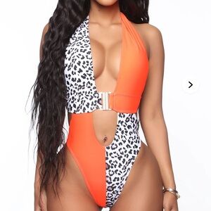 One piece, cut out swimsuit😍